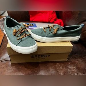 Sperry Canvas Sneakers 7.5 NEW